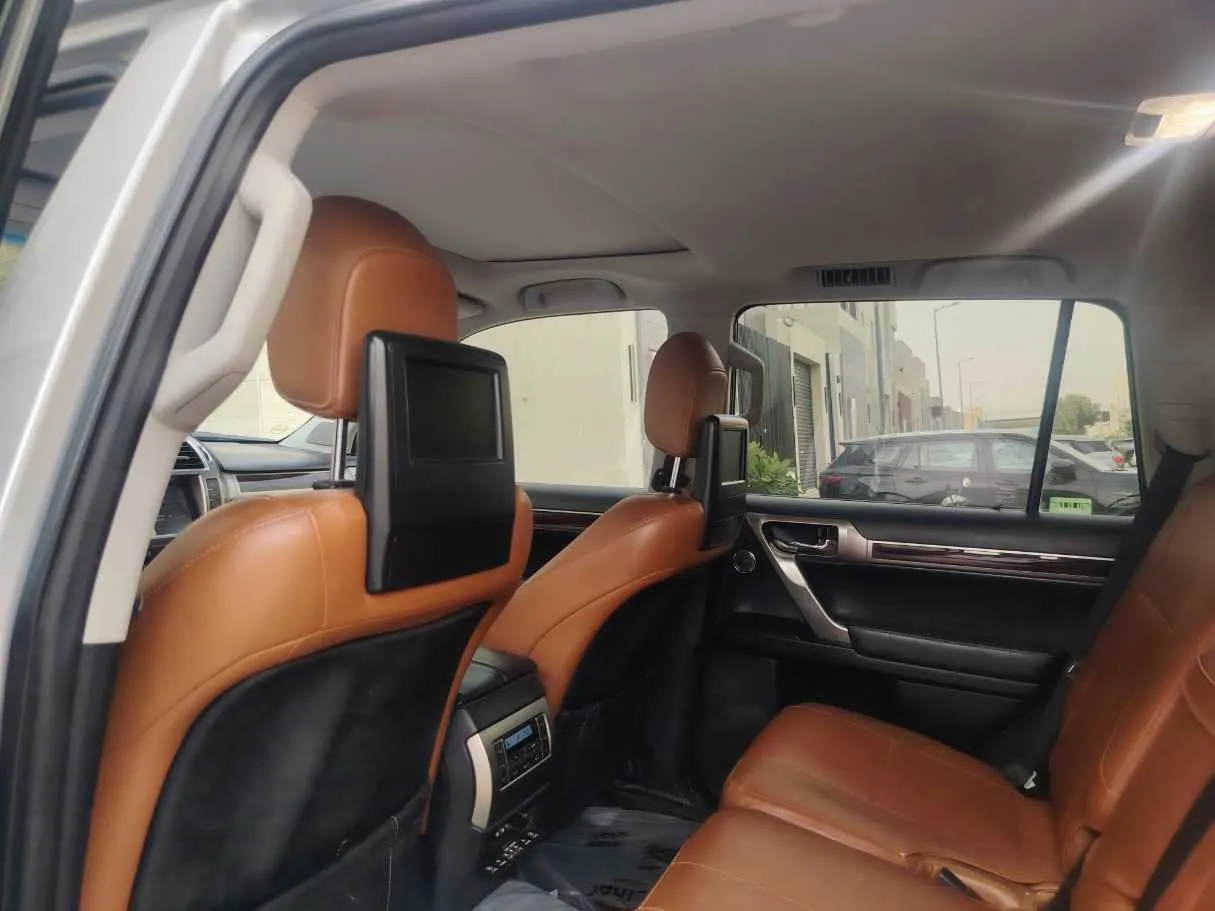 Car image 17