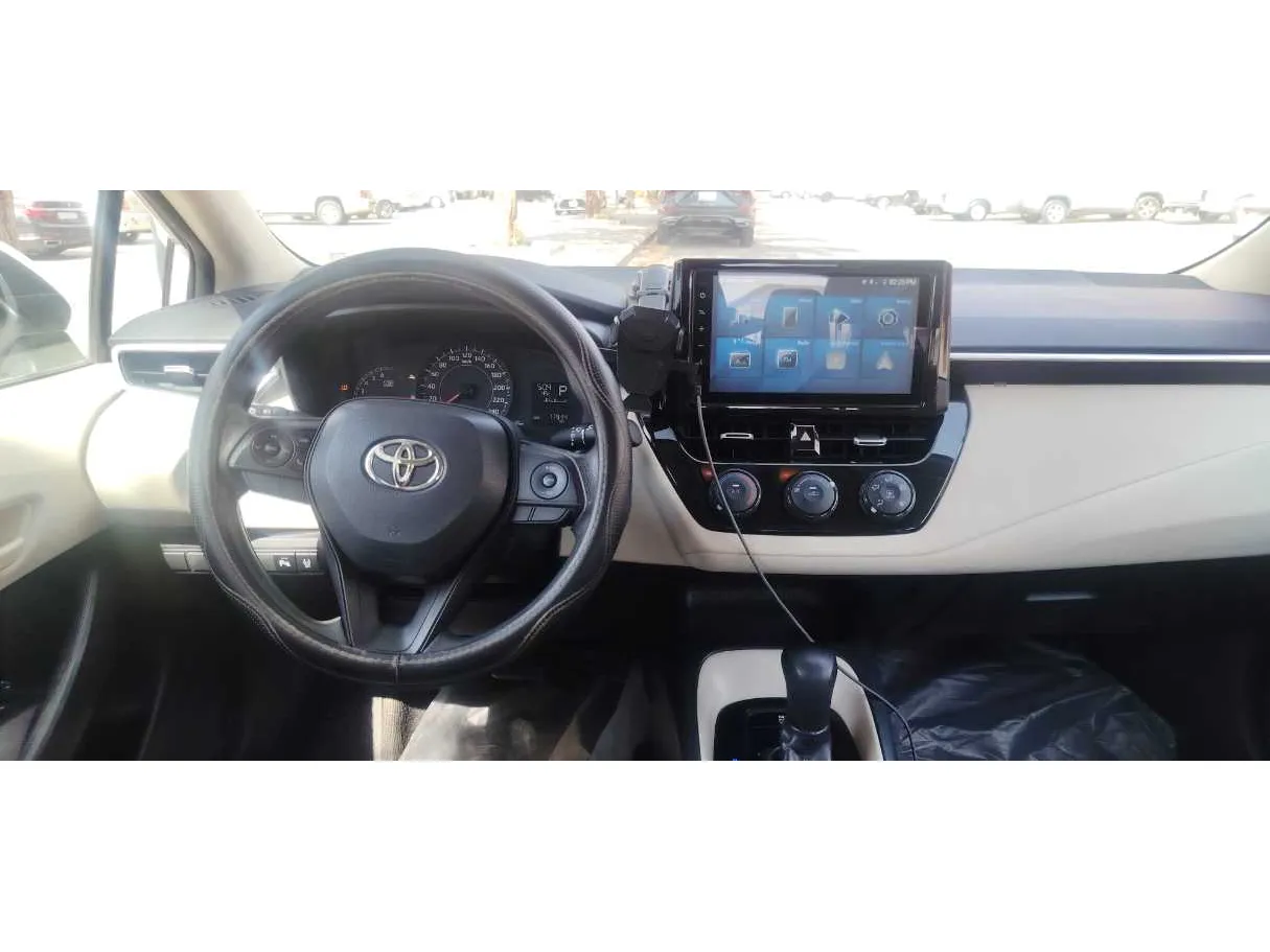Car image 19