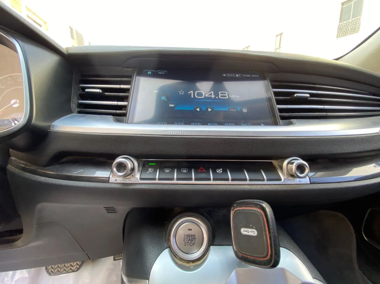 Car image 14