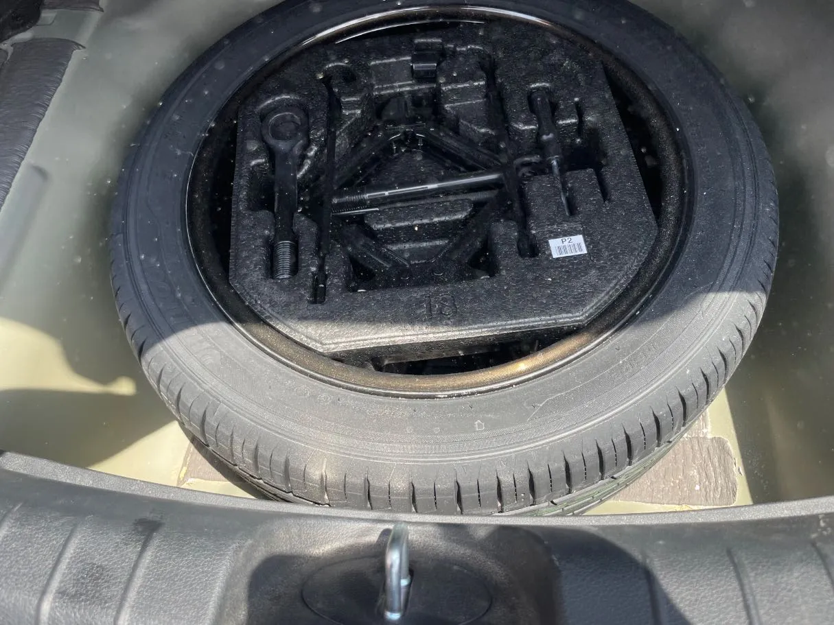 Car image 26
