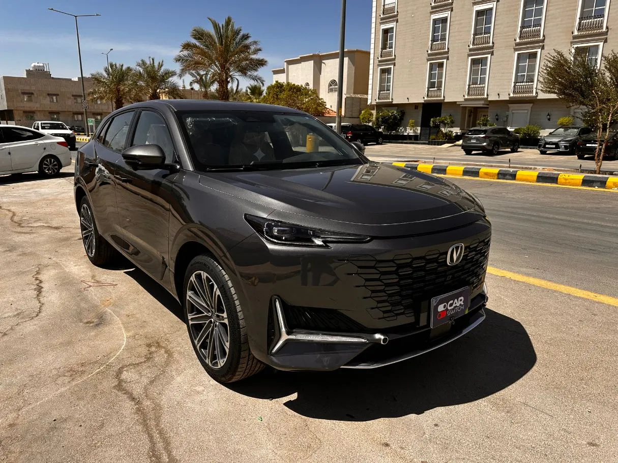 Car image 3