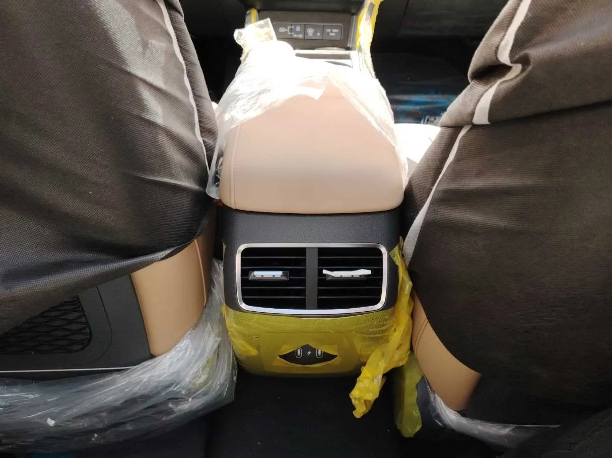 Car image 30