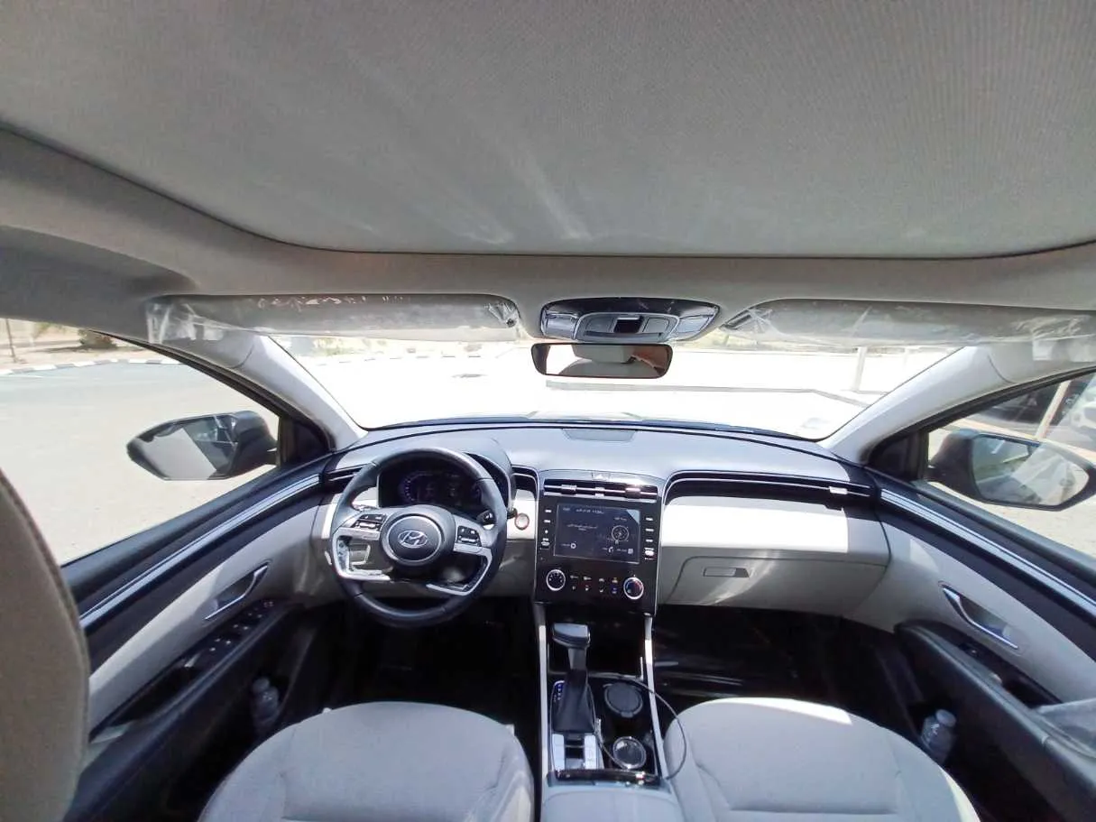 Car image 13