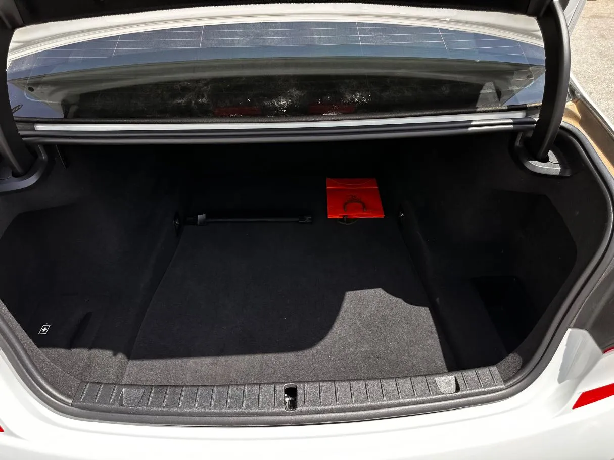 Car image 23