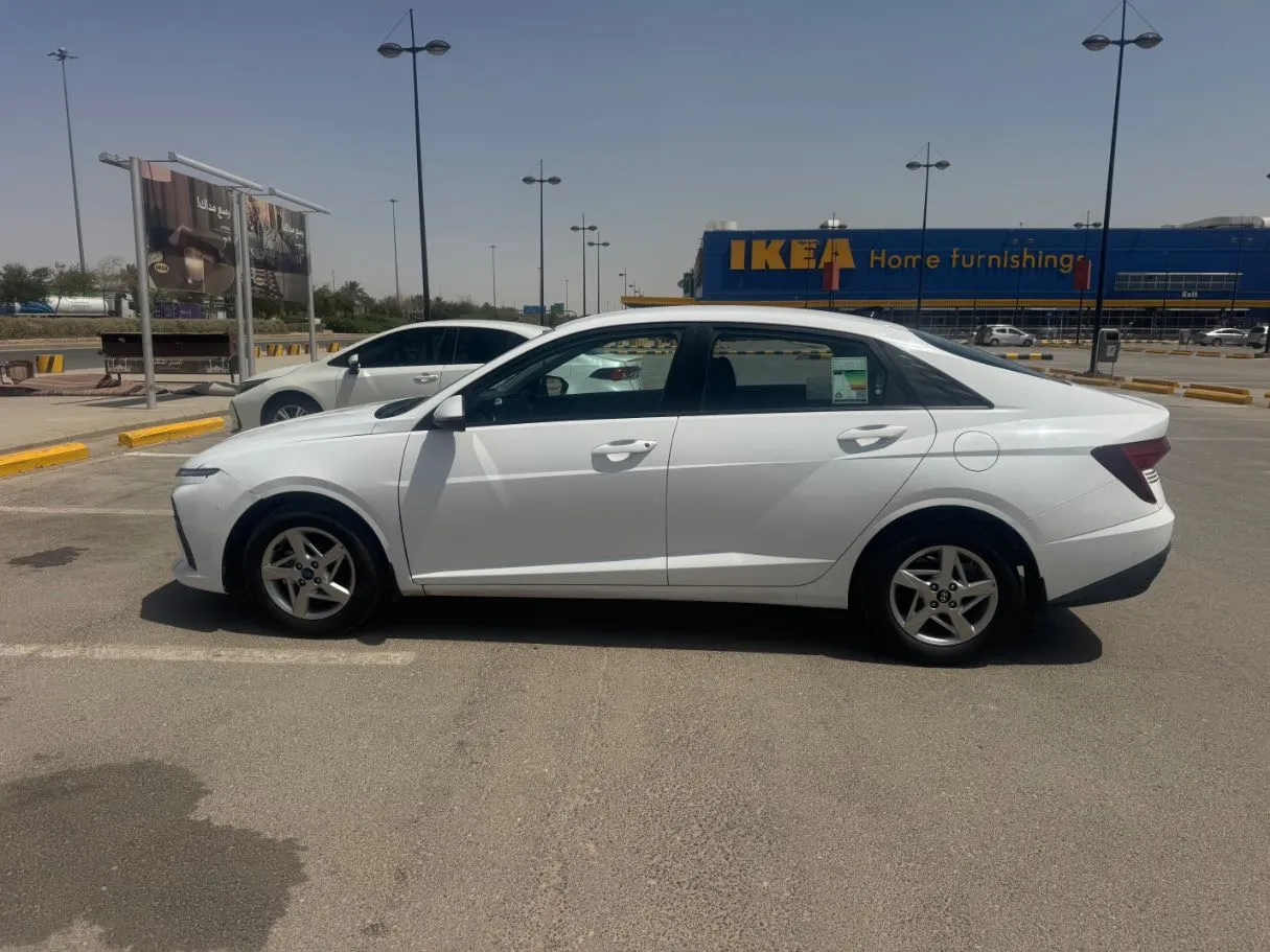 Car image 8