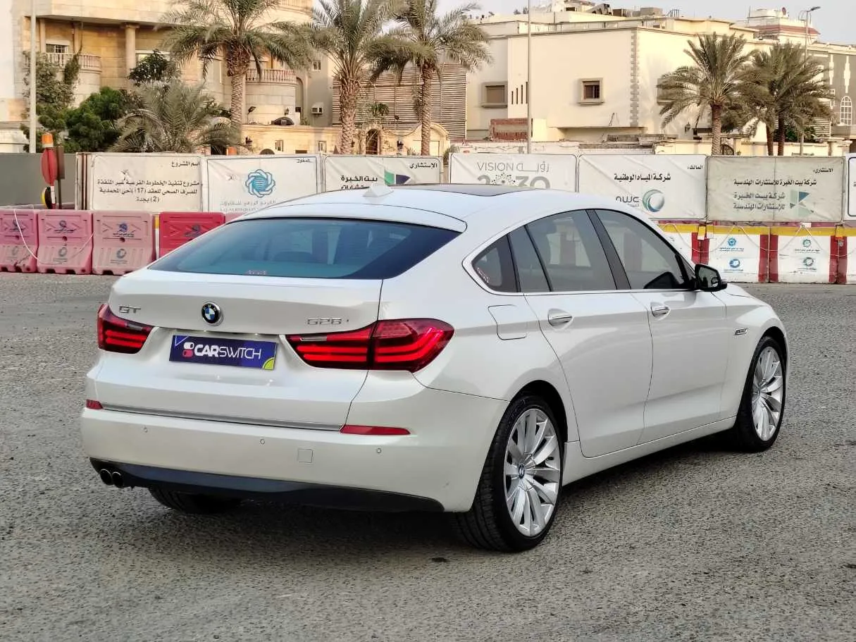 Car image 5