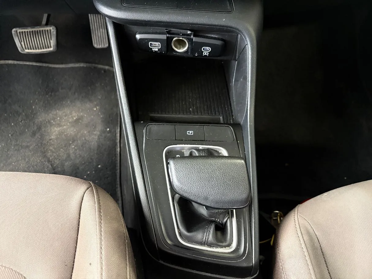 Car image 17