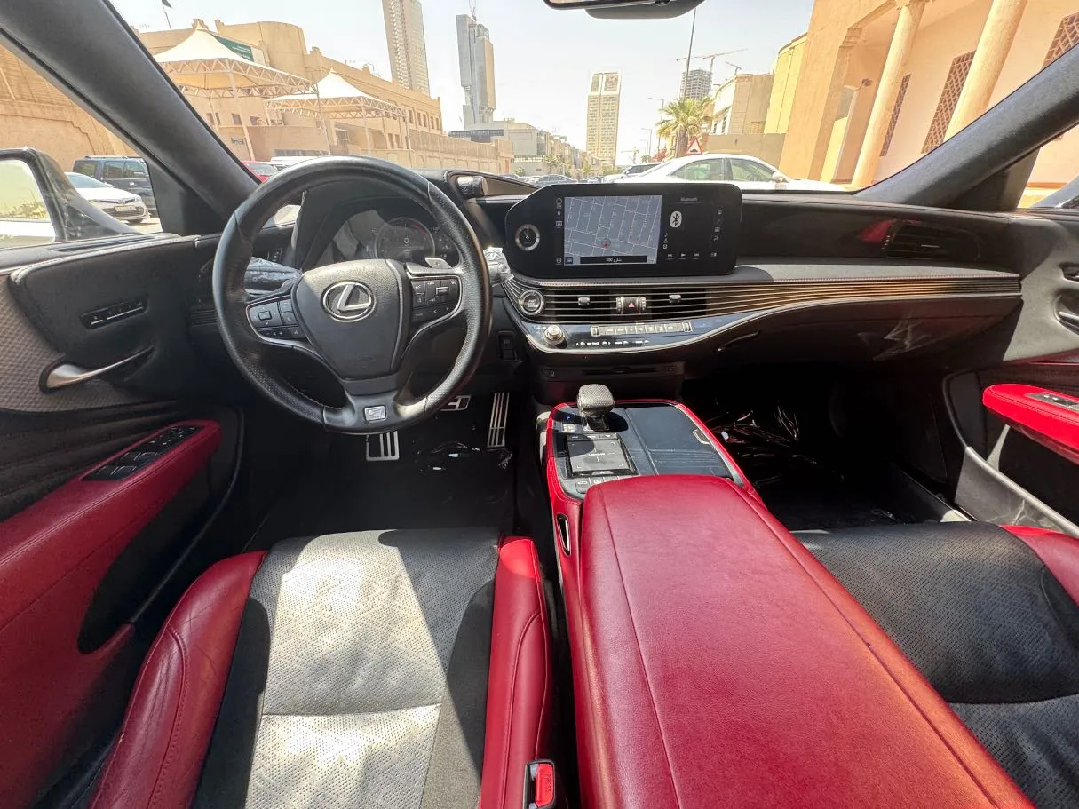 Car image 15