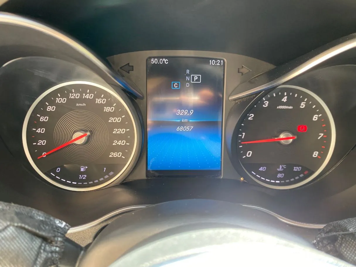 Car image 17