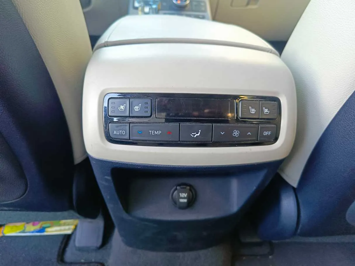 Car image 35
