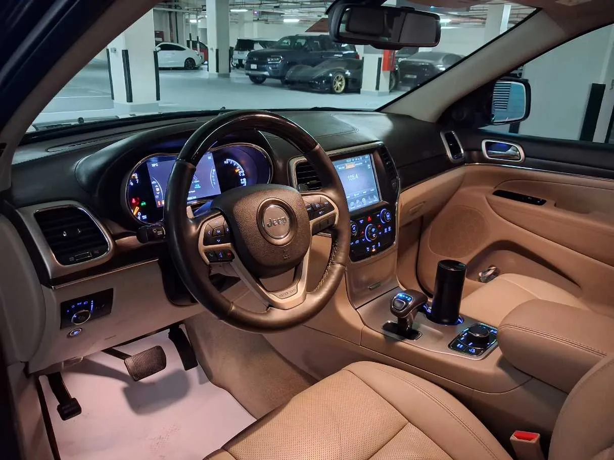 Car image 17