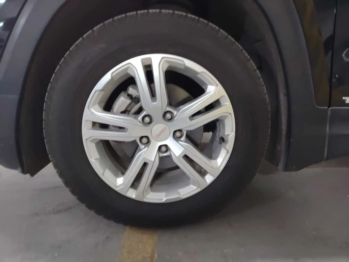 Car image 10