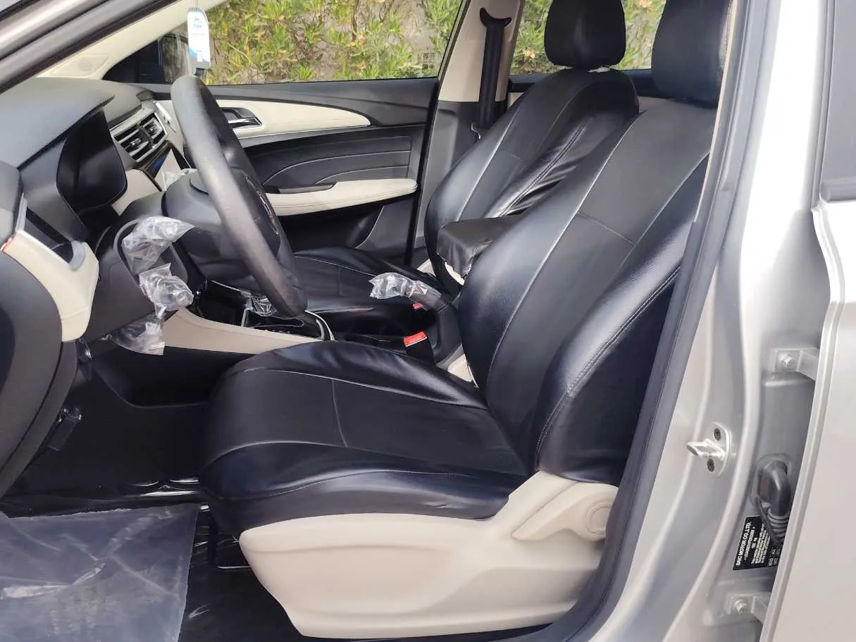 Car image 13