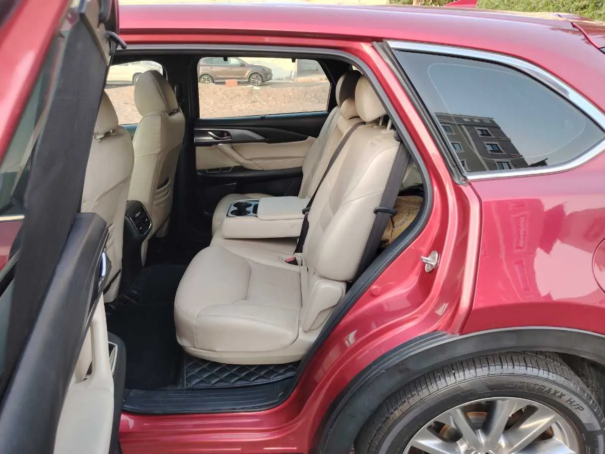 Car image 14