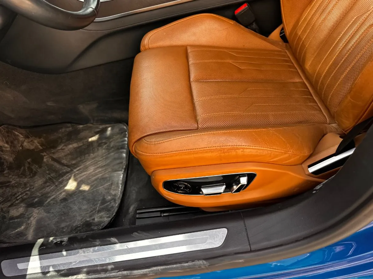 Car image 28