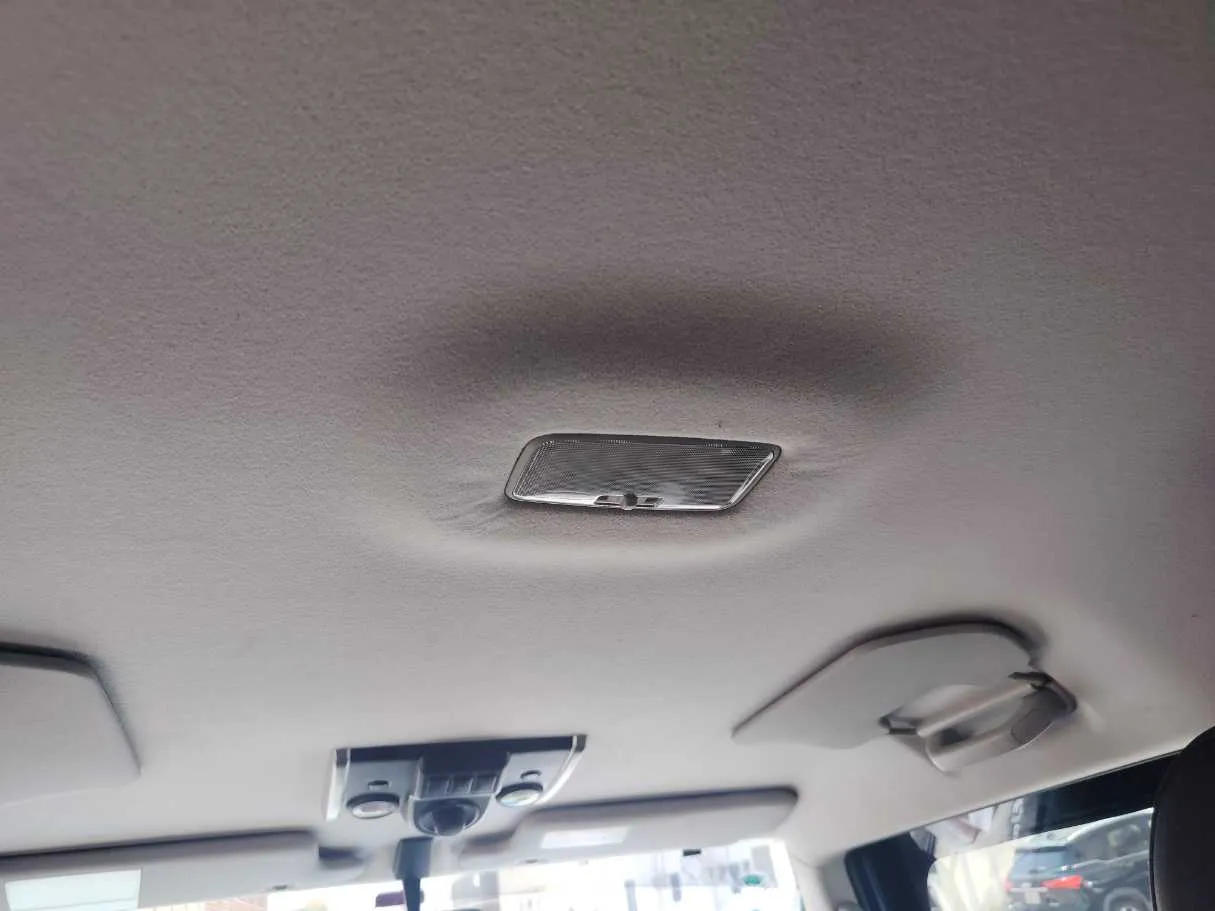 Car image 28