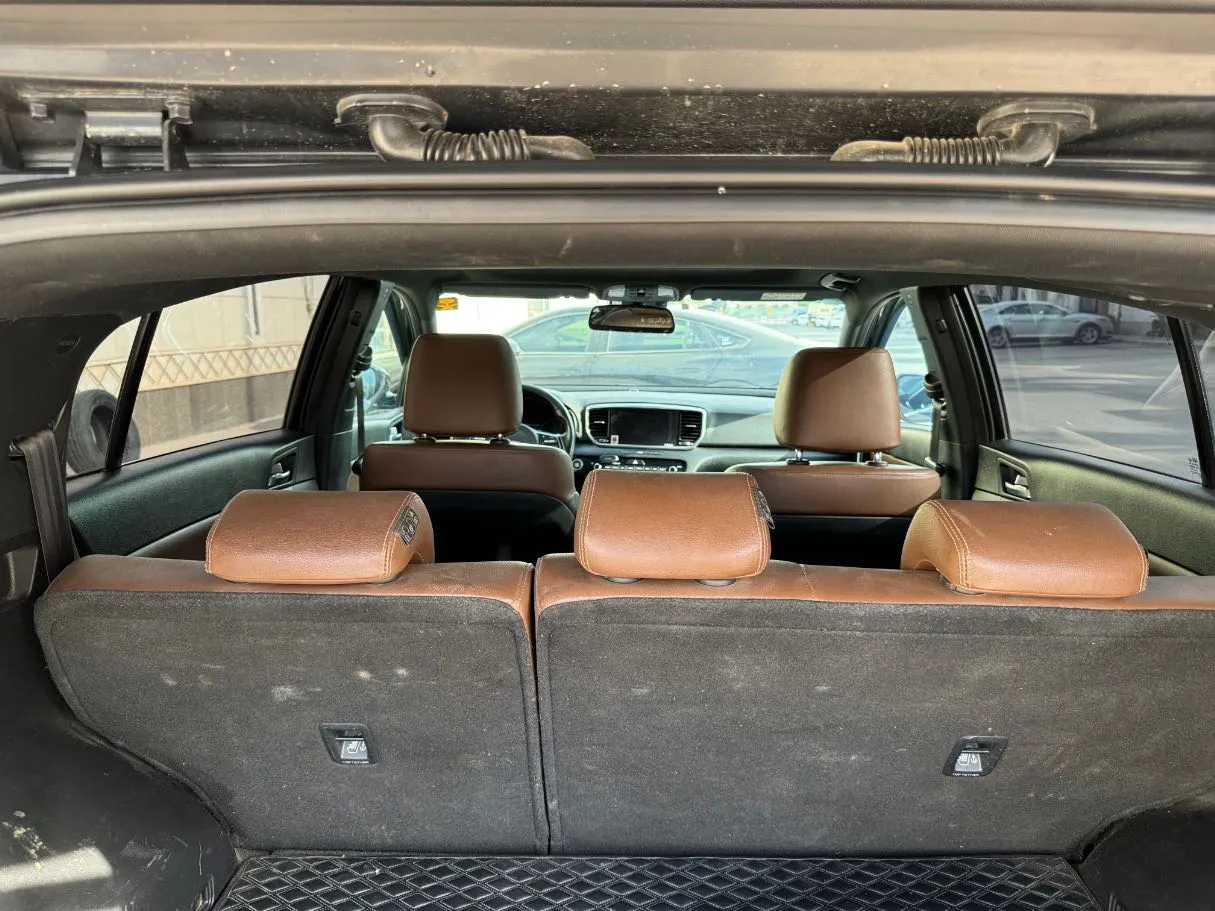 Car image 24