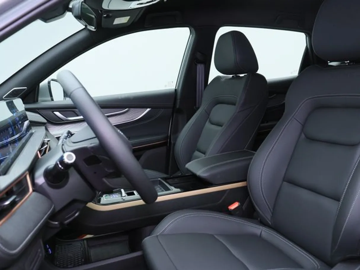 Car image 8