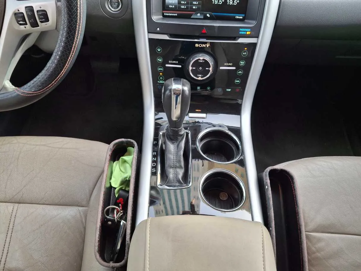 Car image 15