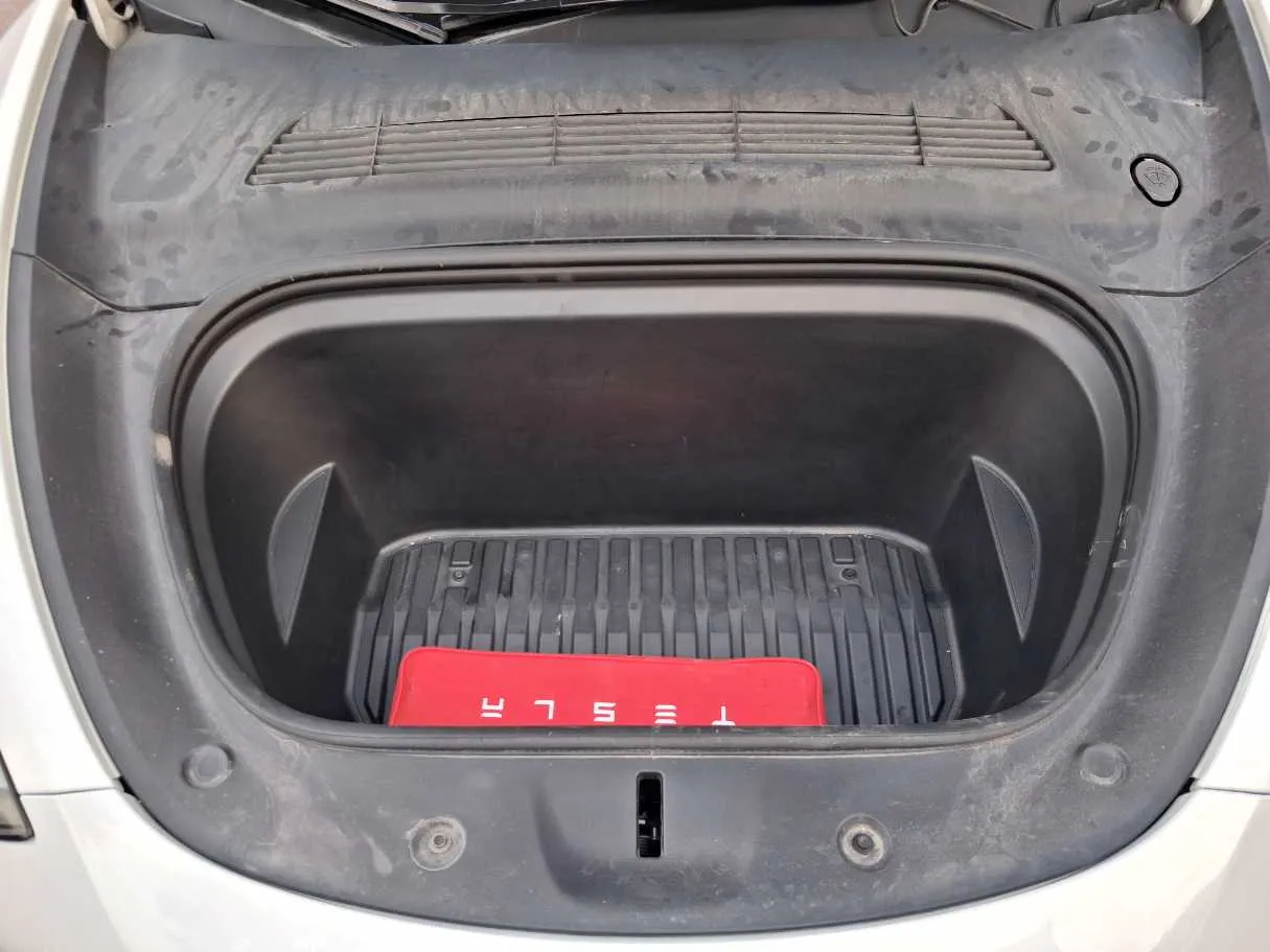 Car image 26
