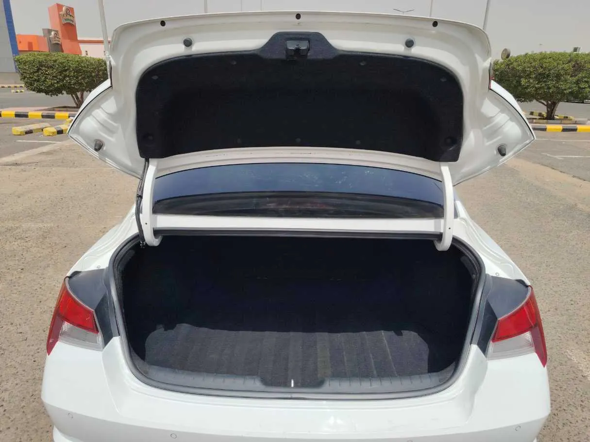 Car image 23