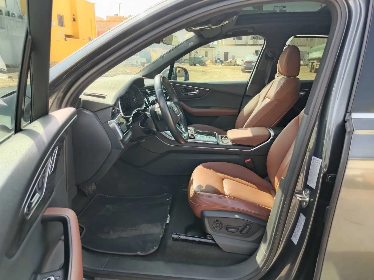 Car image 16