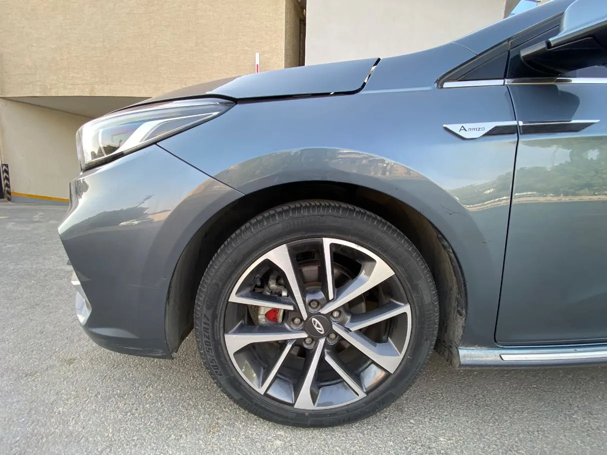 Car image 9