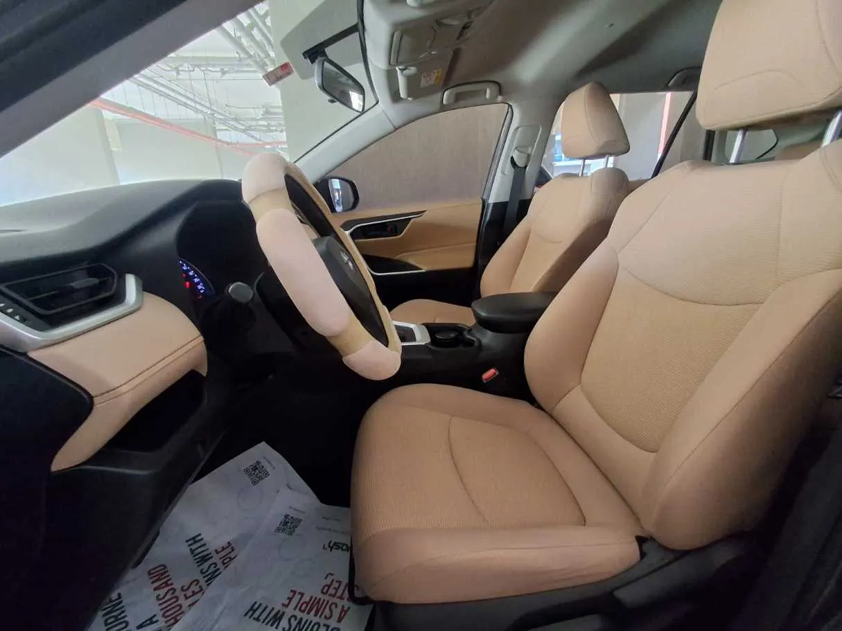 Car image 12