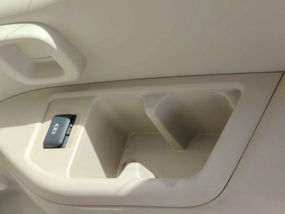 Car image 38