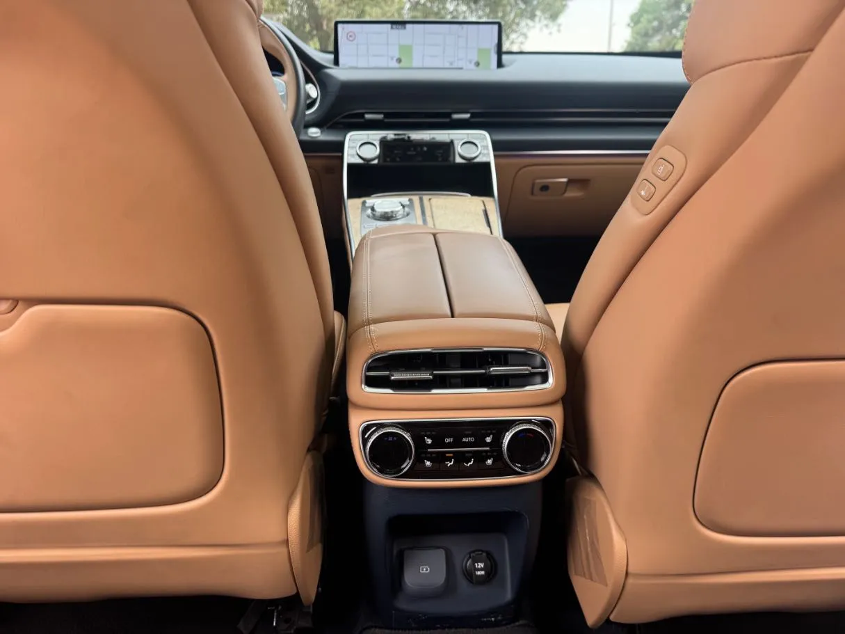 Car image 23