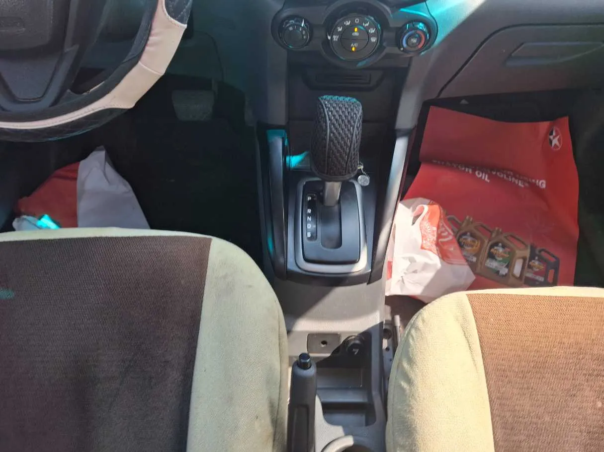 Car image 15