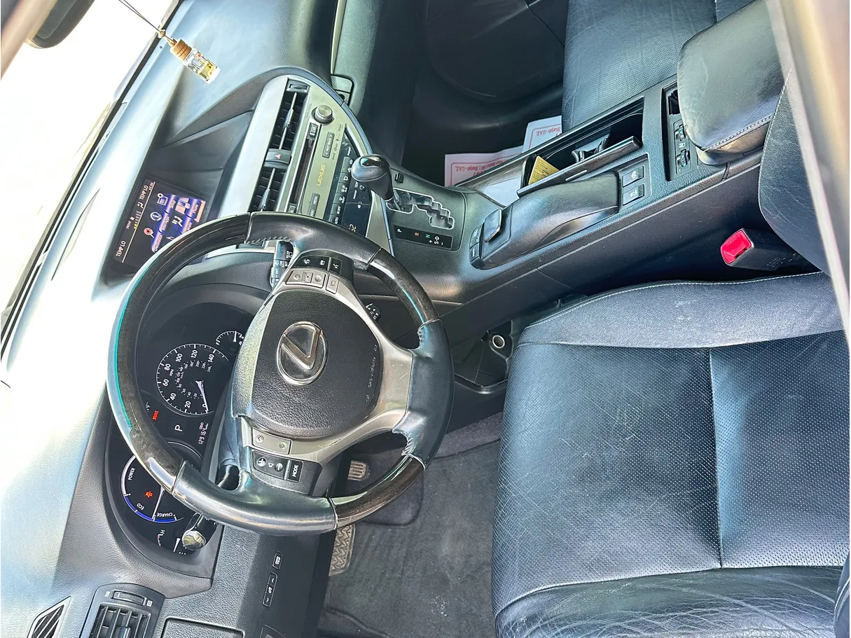 Car image 4