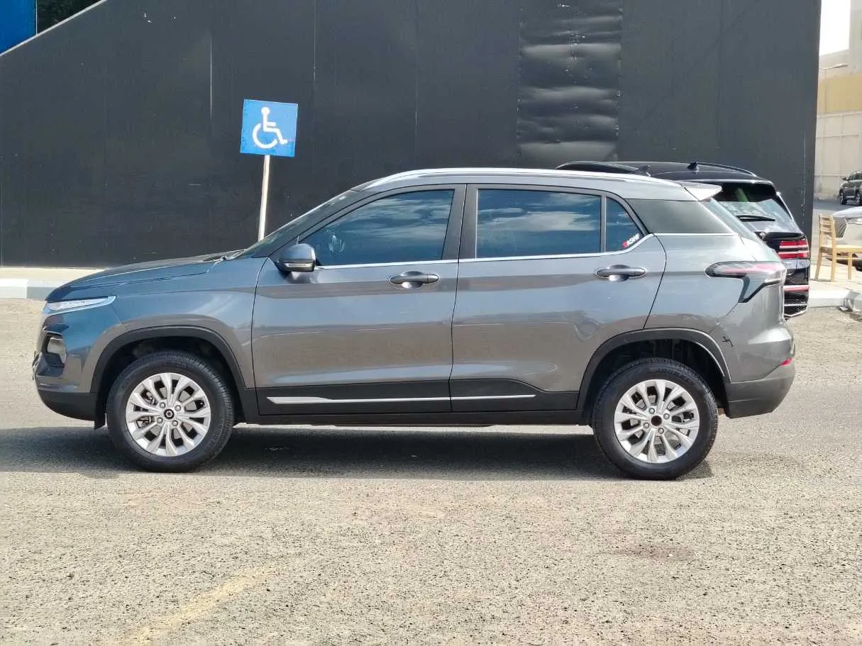 Car image 8