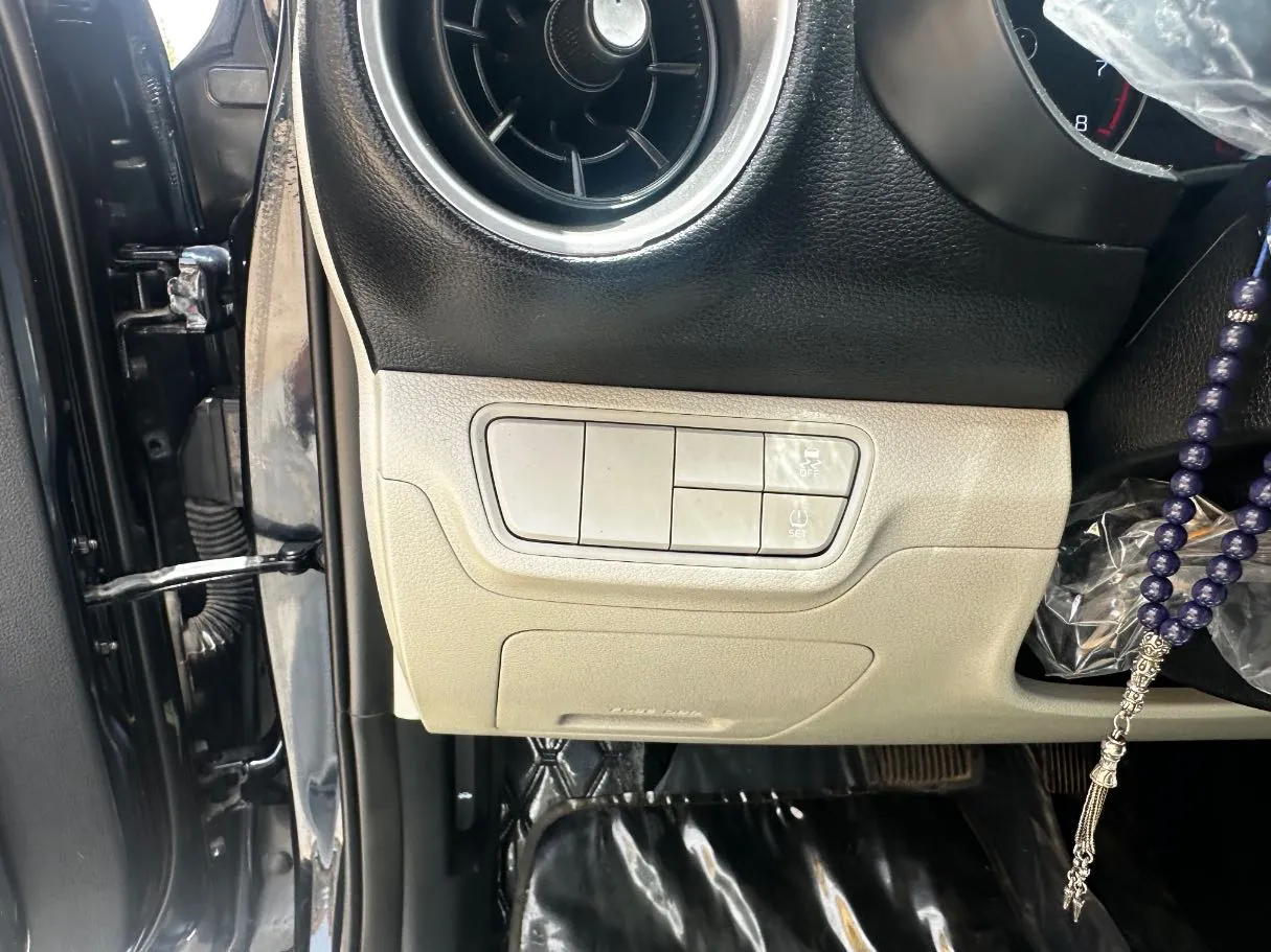 Car image 24