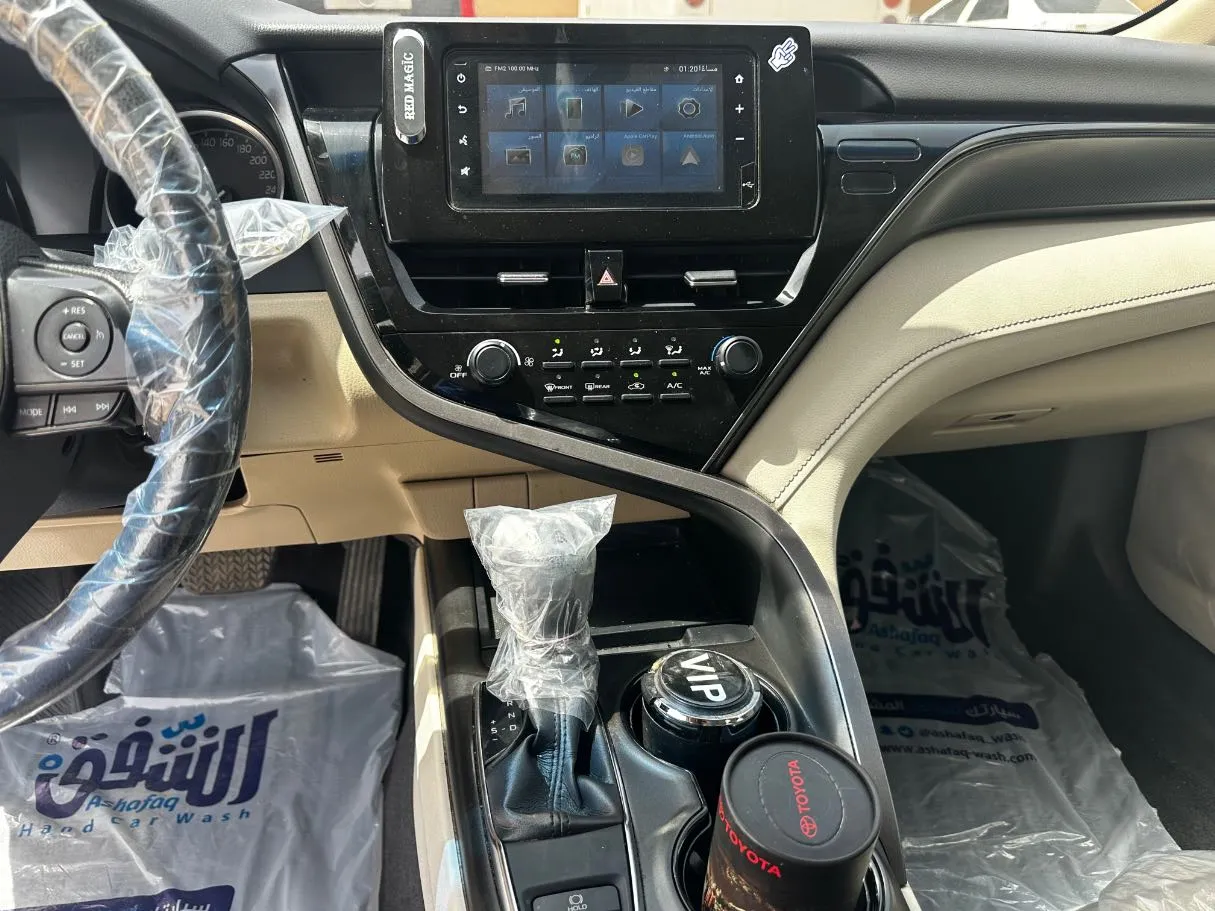 Car image 19