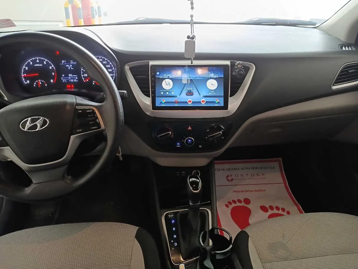 Car image 14