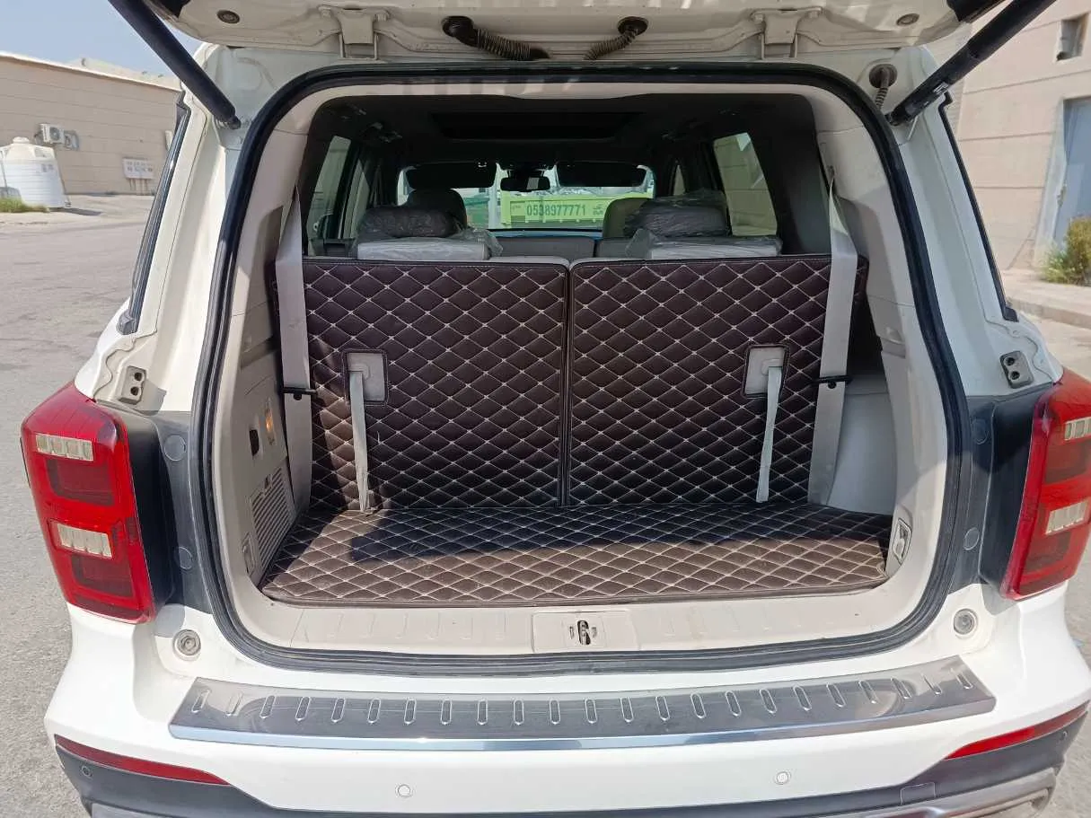 Car image 30