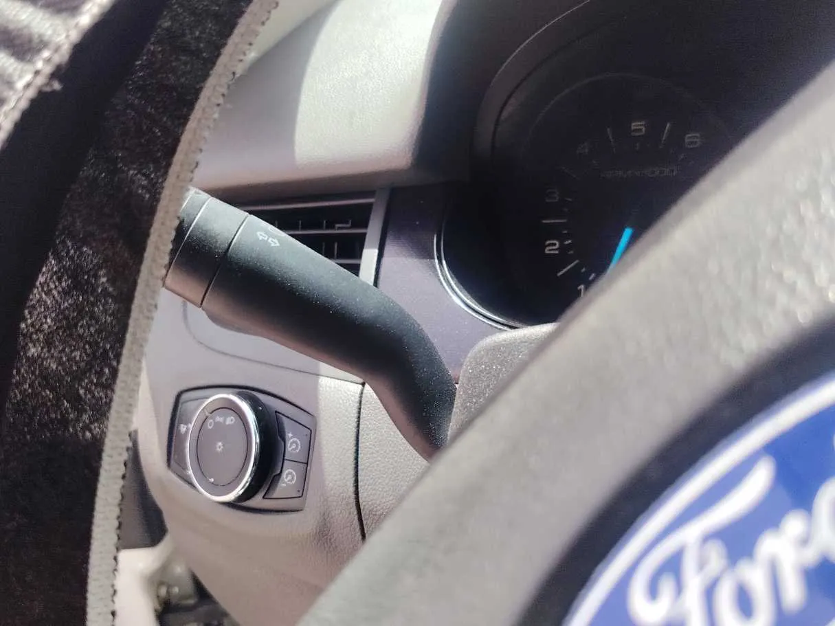 Car image 30