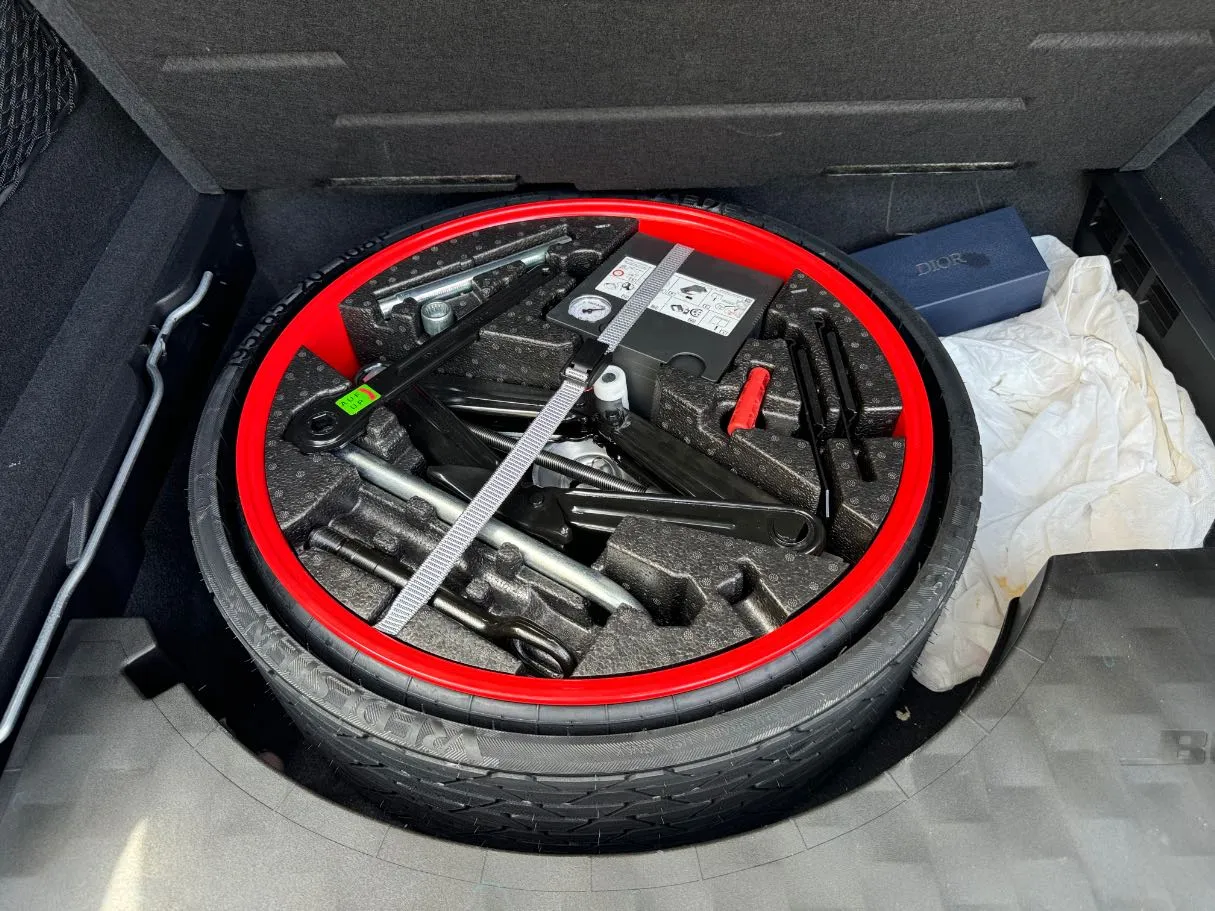 Car image 28