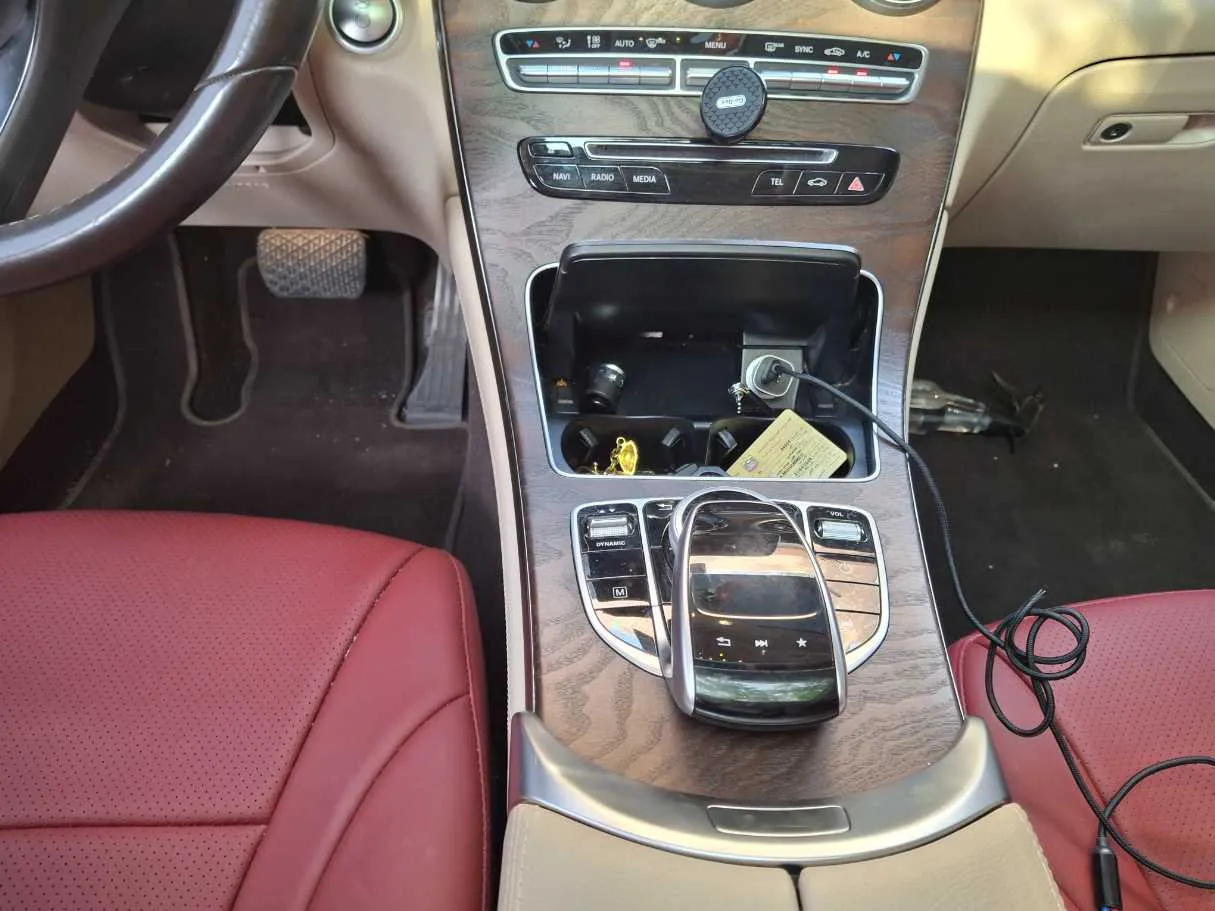 Car image 15