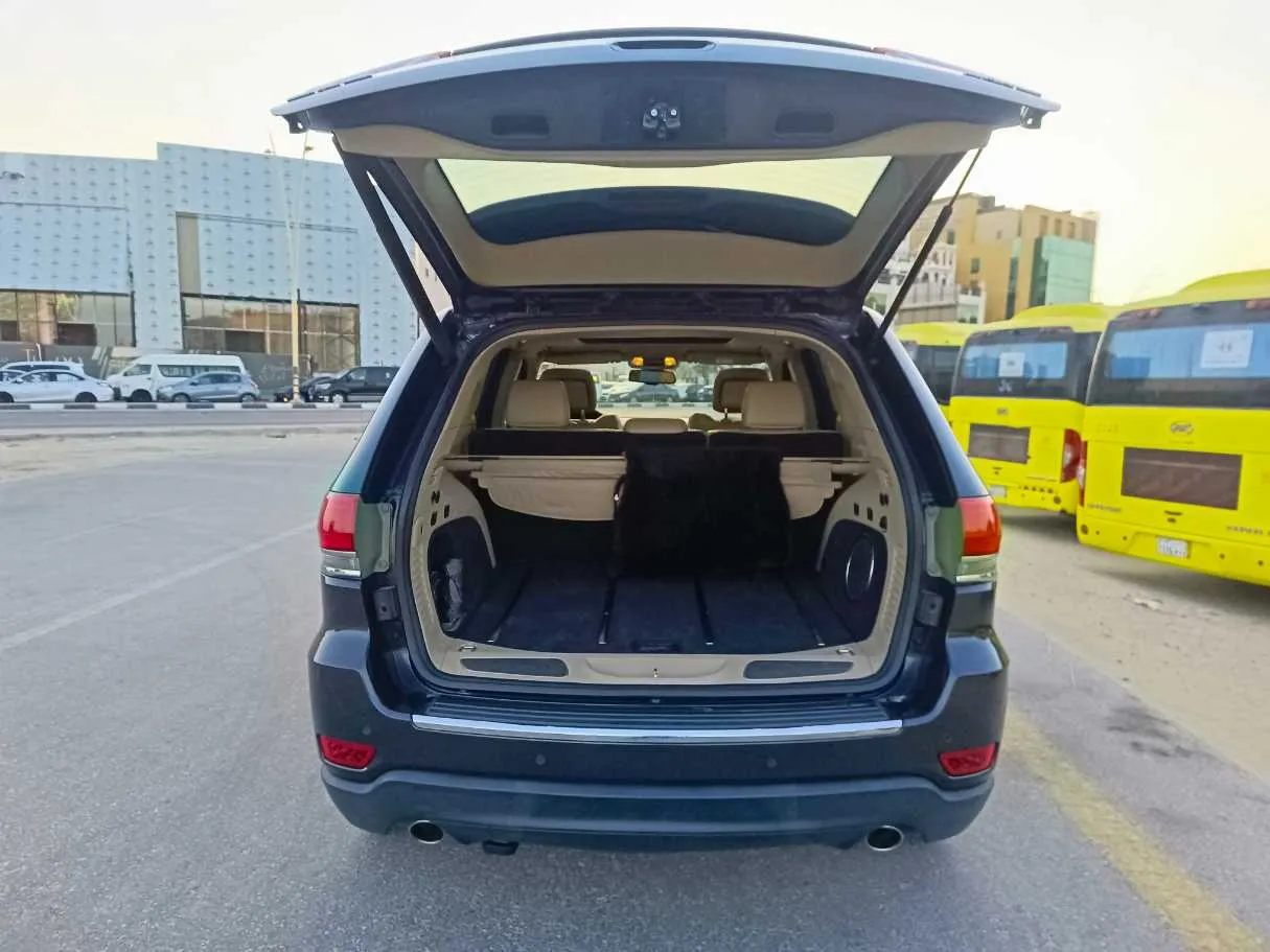Car image 32