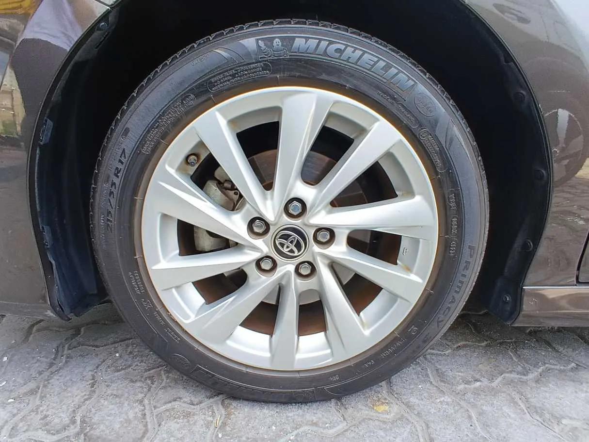 Car image 9