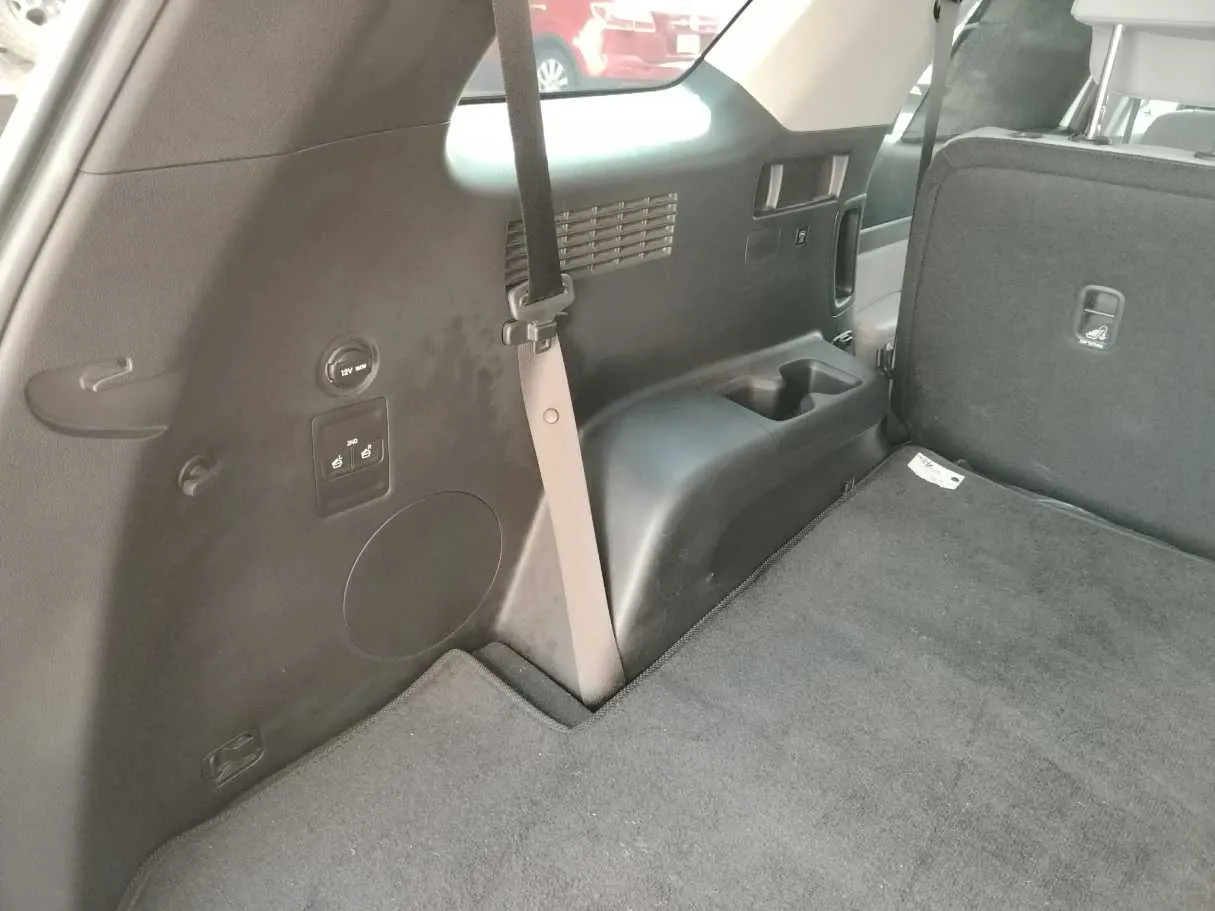 Car image 32