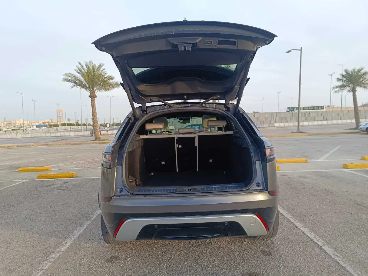 Car image 26