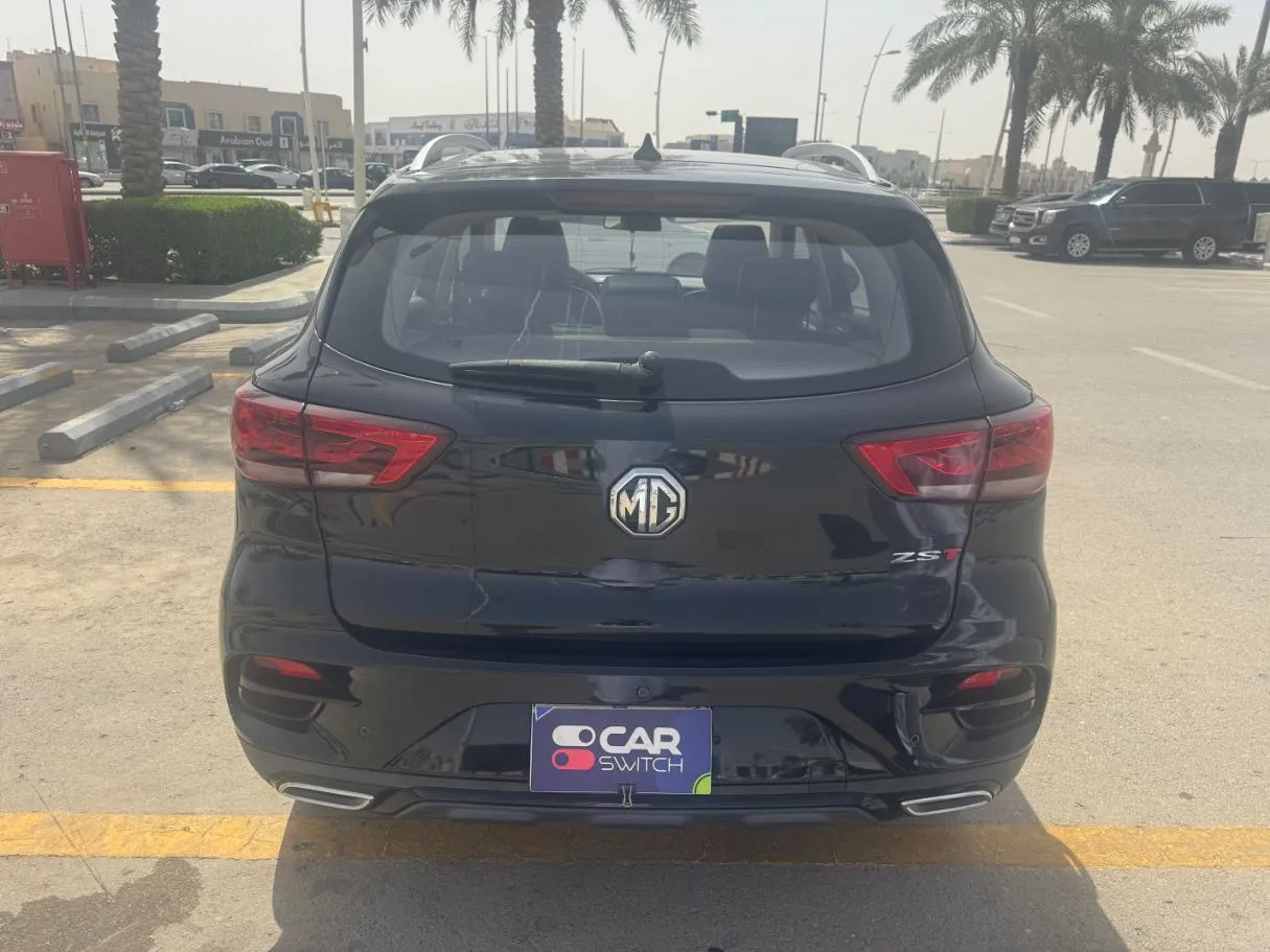 Car image 6