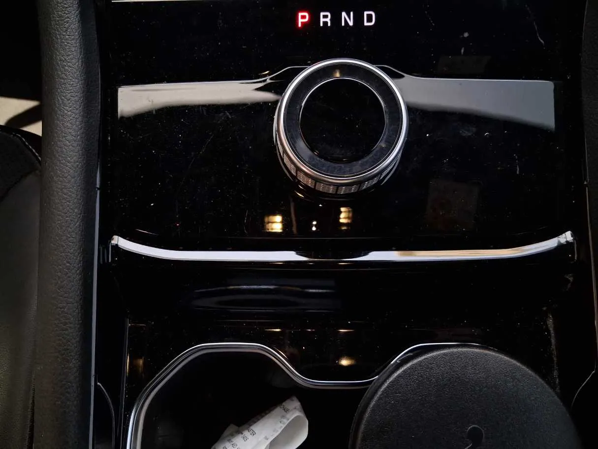 Car image 19