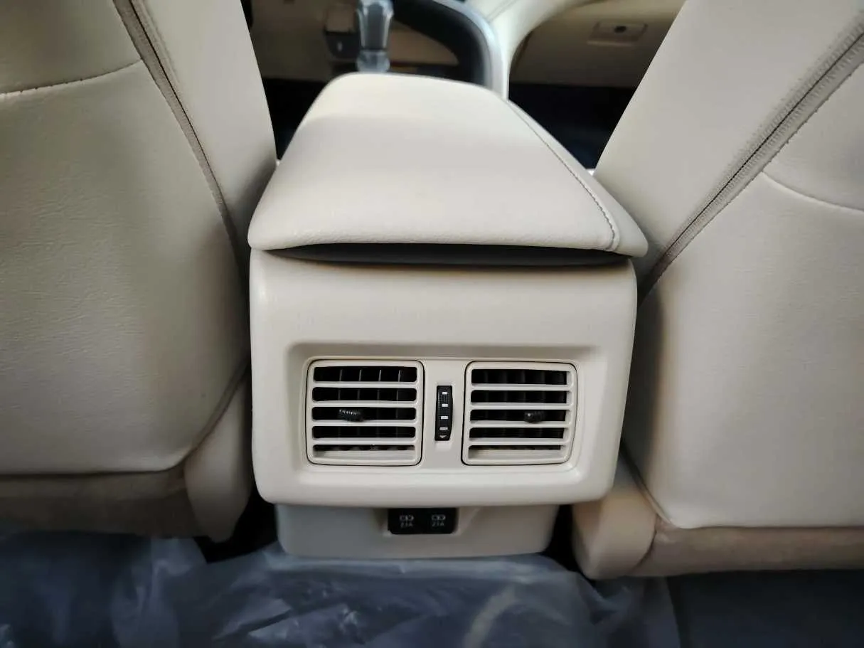Car image 38