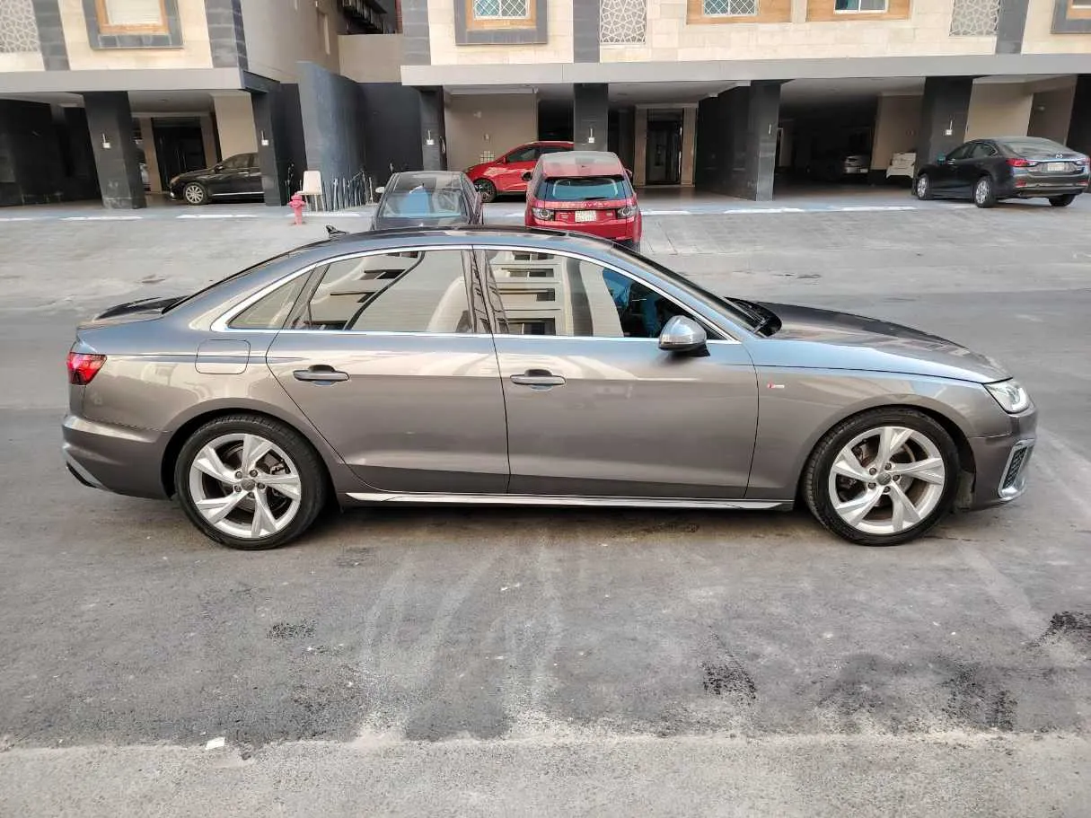Car image 4