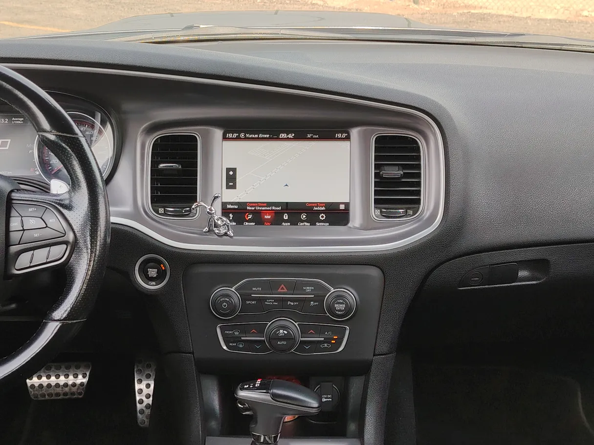 Car image 25