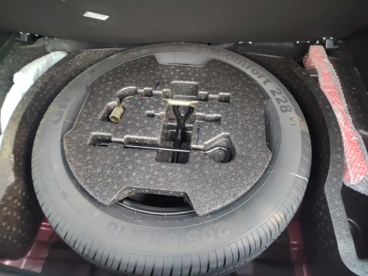 Car image 28